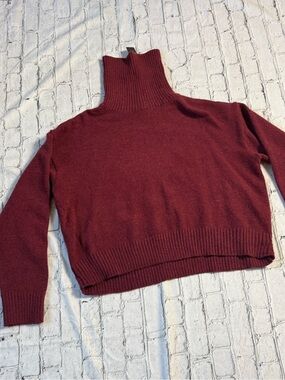Maroon sweatshirt